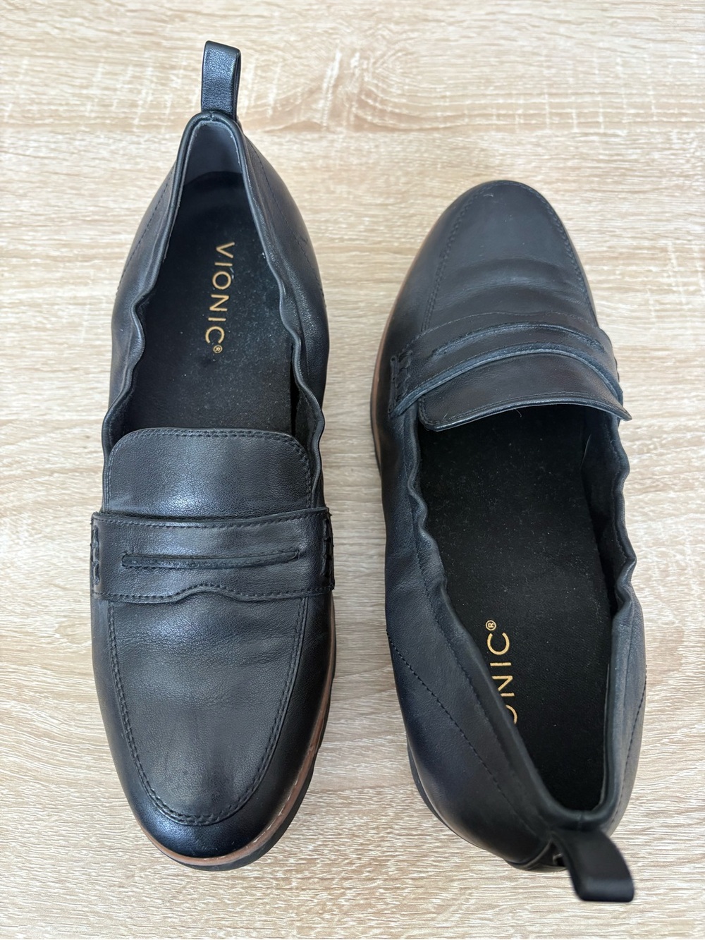 Vionic Women’s Black Leather Penny Loafers